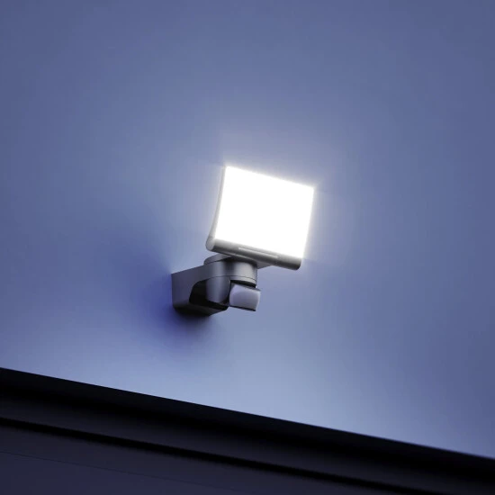 STEINEL Sensor-Außenstrahler »XLED Home 2«, 14 W, Inkl. Bewegungsmelder 2 STEINEL Sensor-Außenstrahler »XLED Home 2«, 14 W, Inkl. Bewegungsmelder – Bild 2