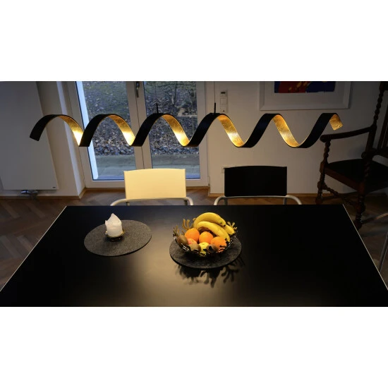 LUCE DESIGN LED-Pendelleuchte »Helix«, Schwarz/goldfarben, Inkl. Leuchtmittel, Breite: 125 Cm 2 LUCE DESIGN LED-Pendelleuchte »Helix«, Schwarz/goldfarben, Inkl. Leuchtmittel, Breite: 125 Cm – Bild 2